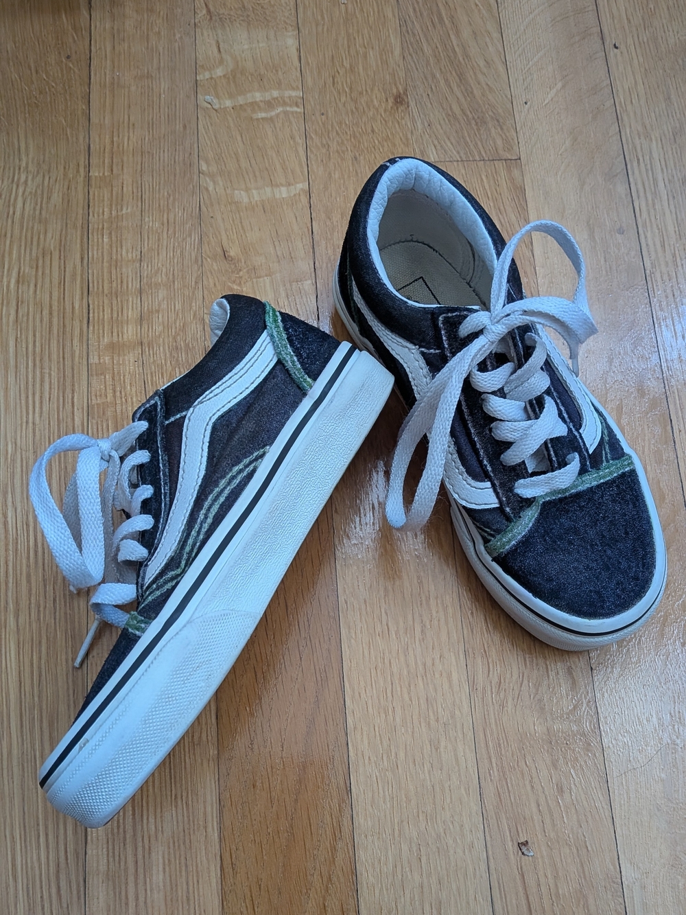 Vans Kids Low-Top Skate Shoes Dyed Black/Green. Size 12.5